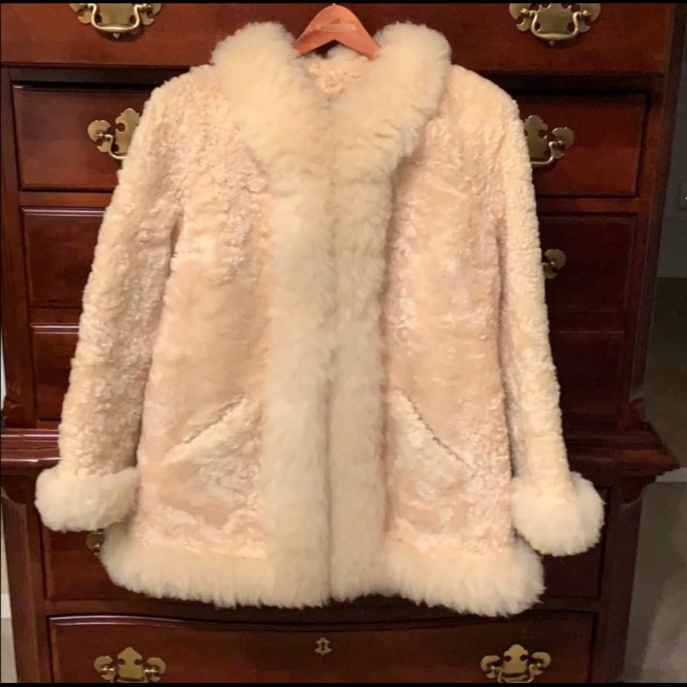 PRICE DROP Authentic Lambskin Shearling fur coat of 100% new wool